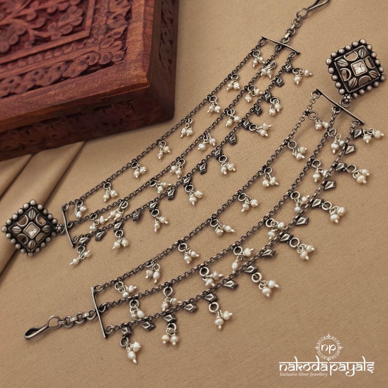 White Stud With Maati (M0469)
