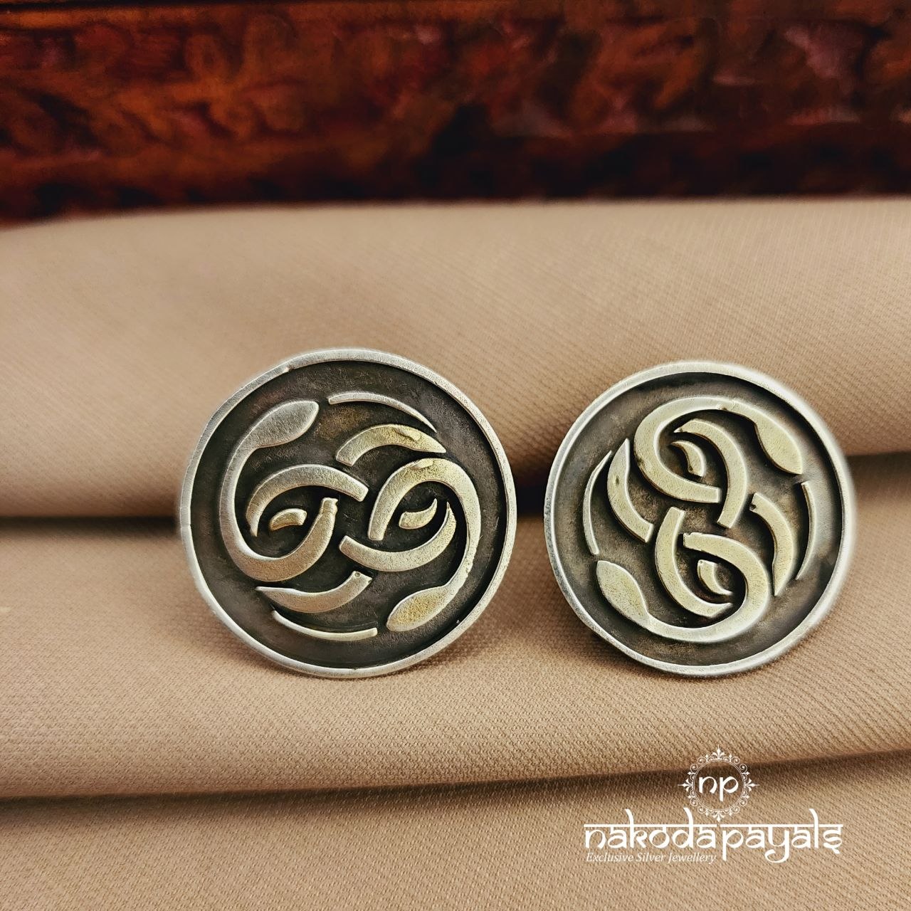 Gracious Circular Studs (S9650)