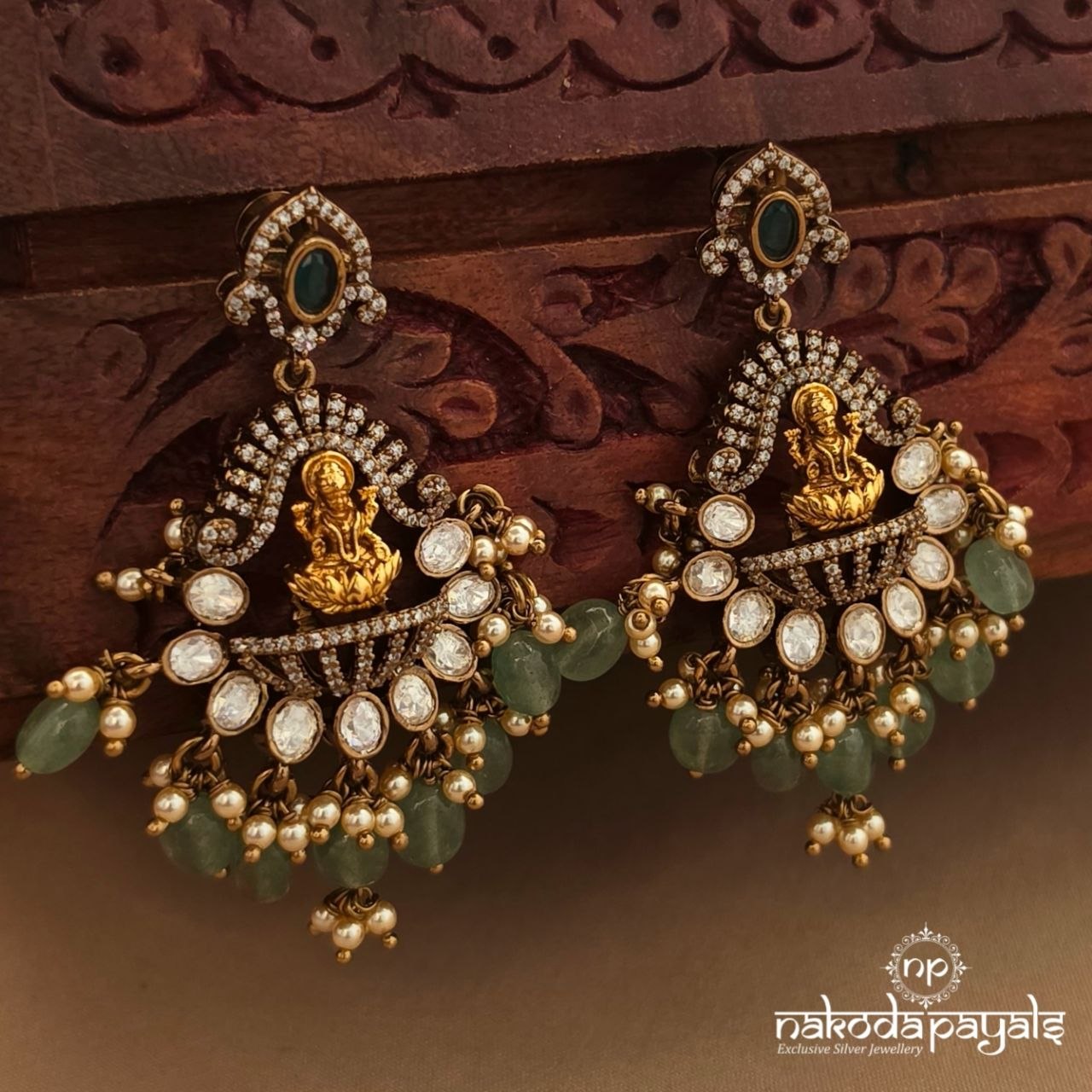 Lakshmi Floral Neckpiece With Earrings (Gn10720)
