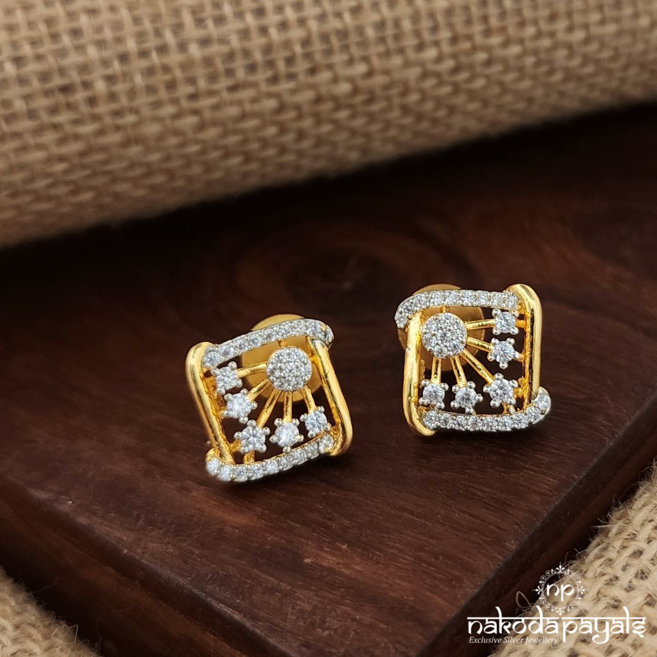 Squarish White Studs (Ge9598)