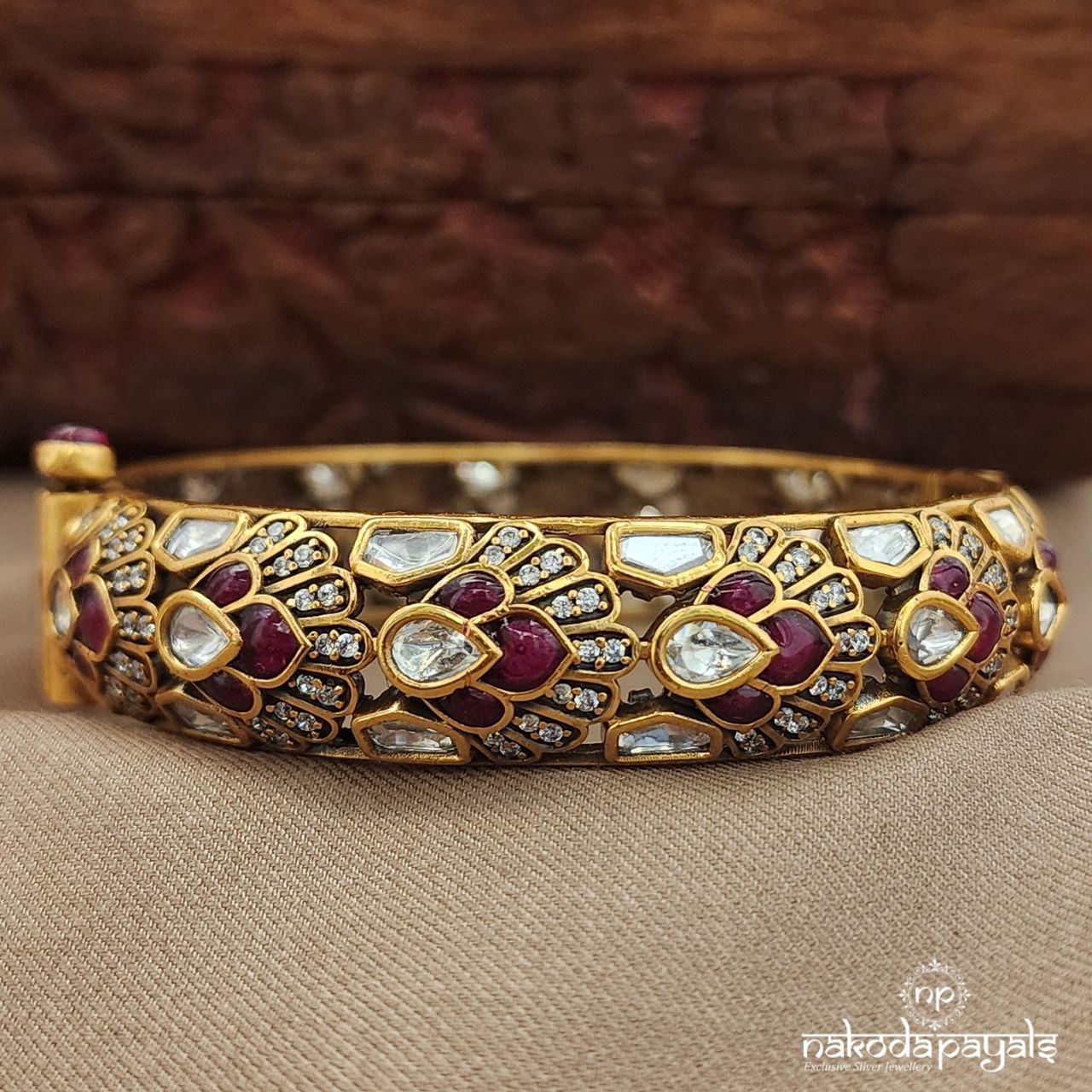 Dazzling Screw Kada (Gk3184)