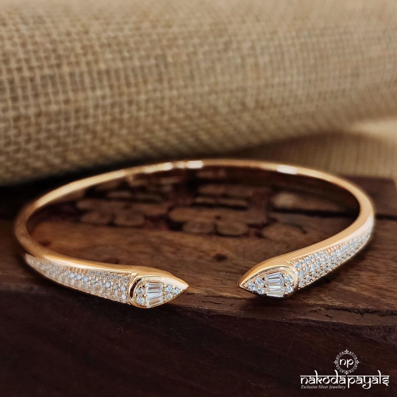 Eye-Catching Openable Kada (Sk1095)