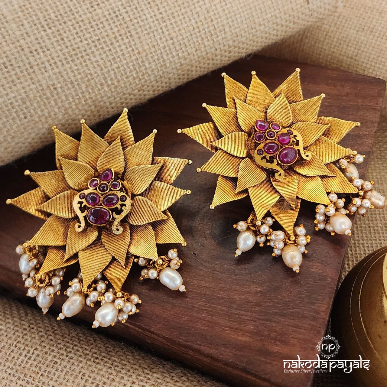 Golden Foliage Pearly Earrings (Ge8419)
