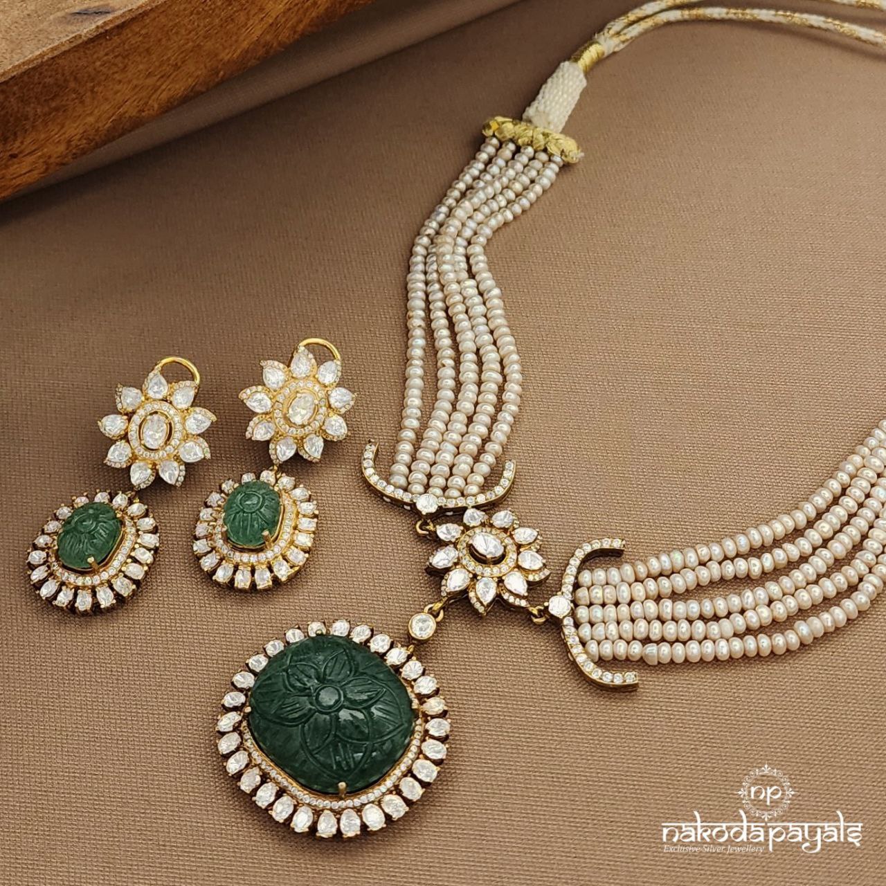 Squarish Green Neckpiece With Earrings (Gn9573)