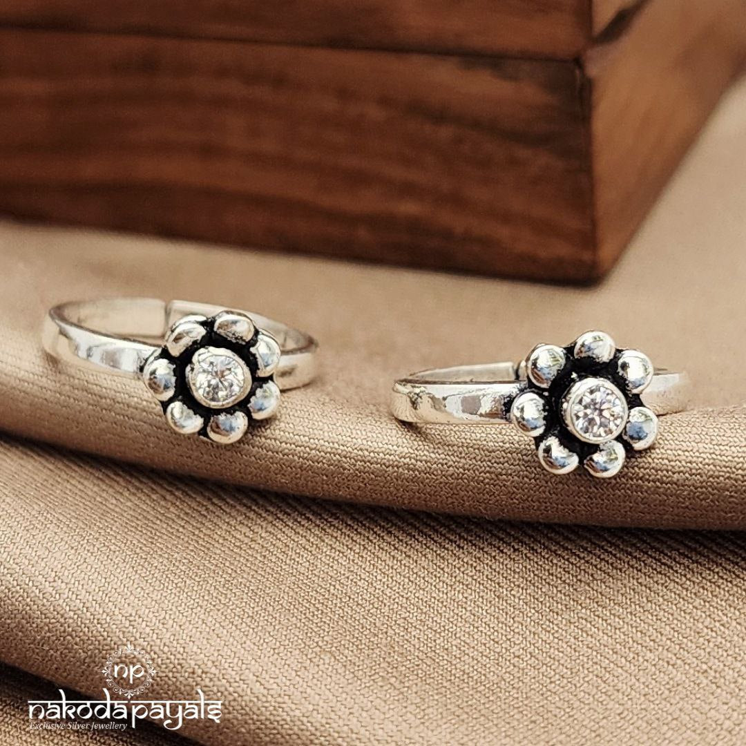 Flower White Toerings (T4599)