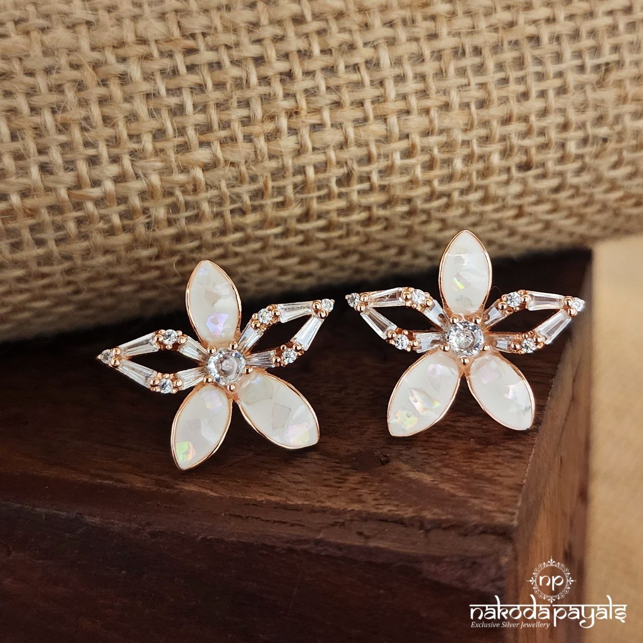 White Flower MOP Earrings (St3249)