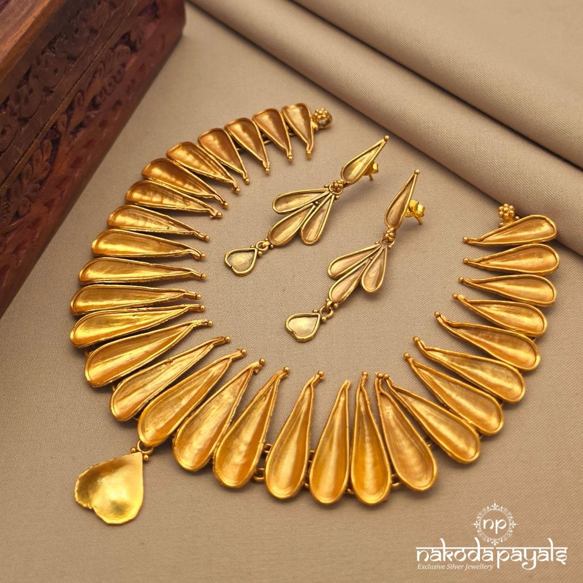 Gorgeous Hearty Neckpiece With Earring (Gn10875)