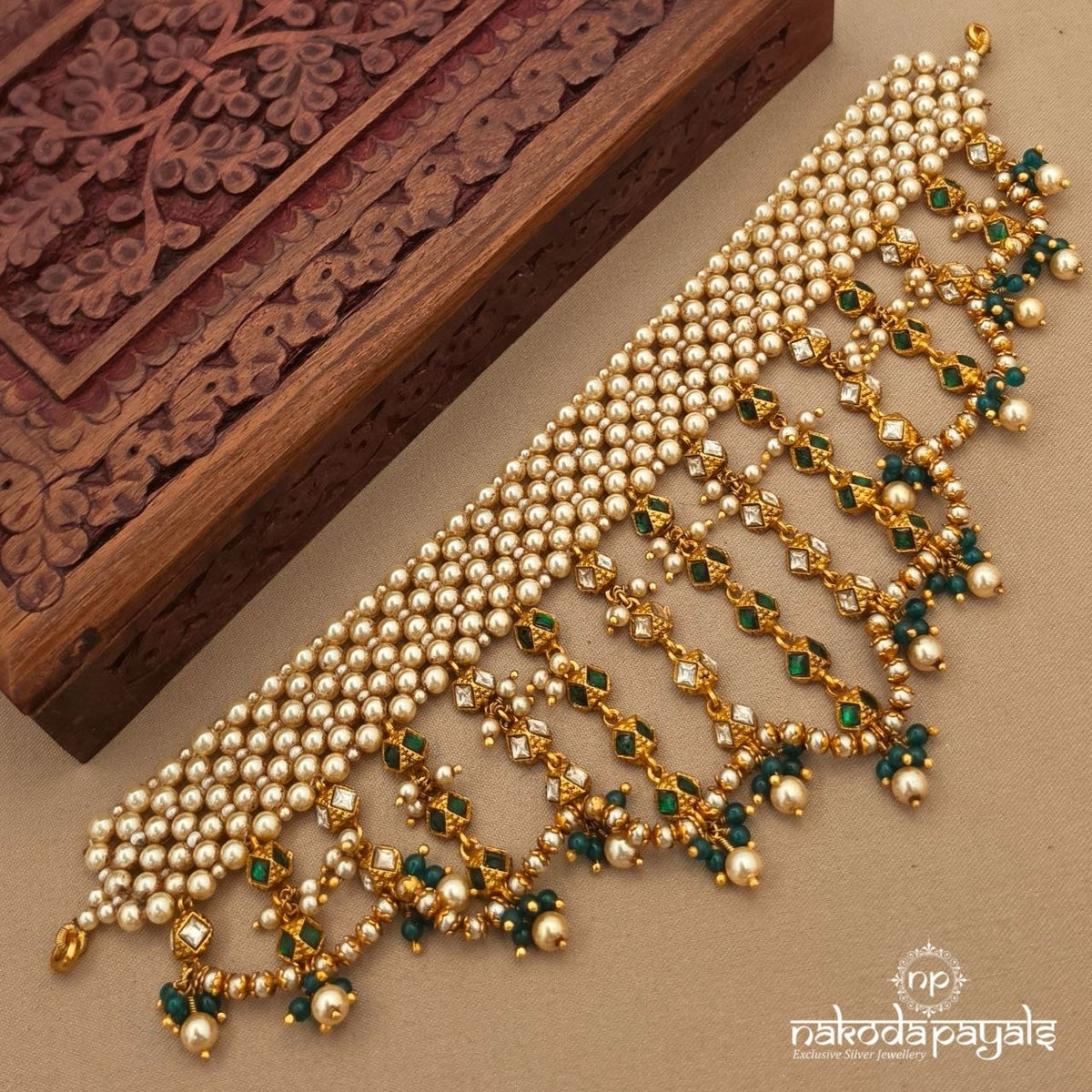 Exclusive Green Kundan Choker (Gn10854)