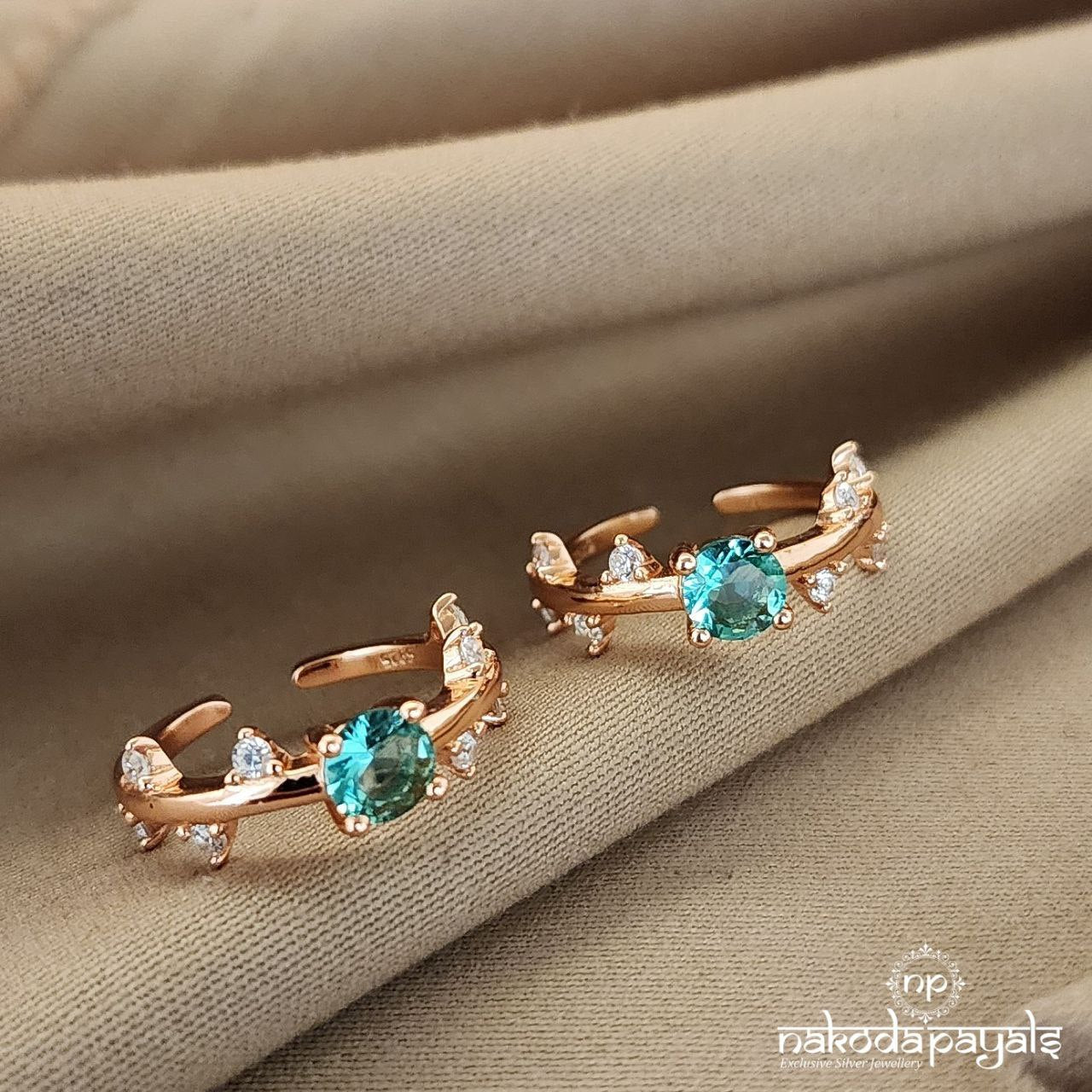 Blue Round Cut Leafy Toerings (T4223)