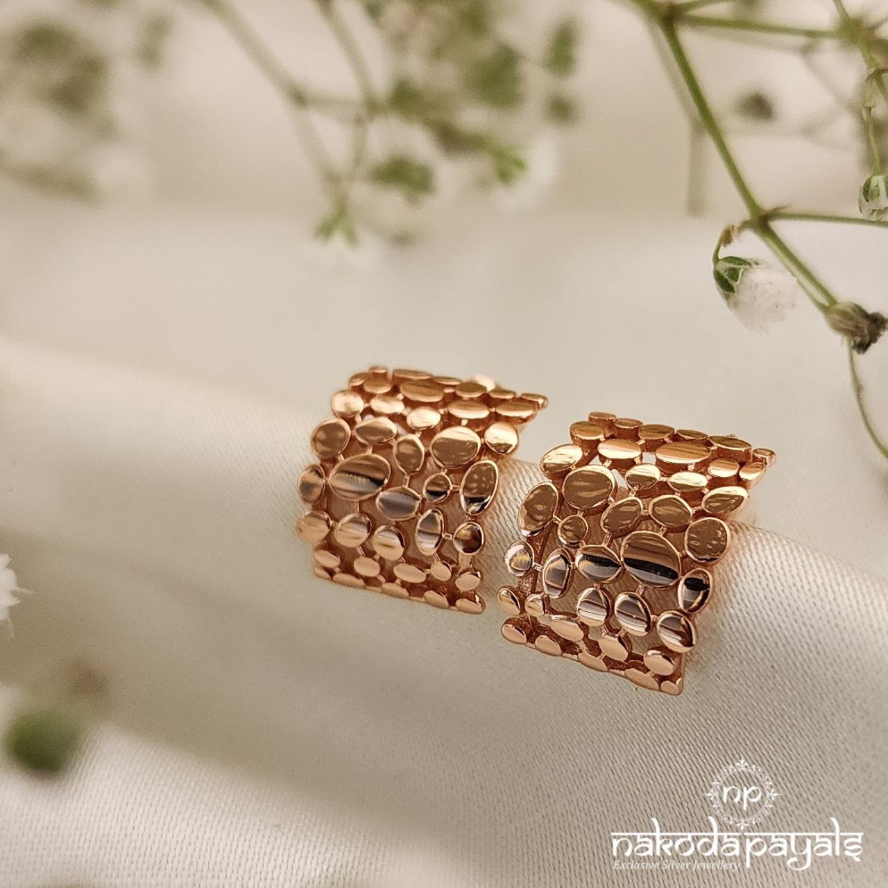 Golden Petals Earrings (St2859)