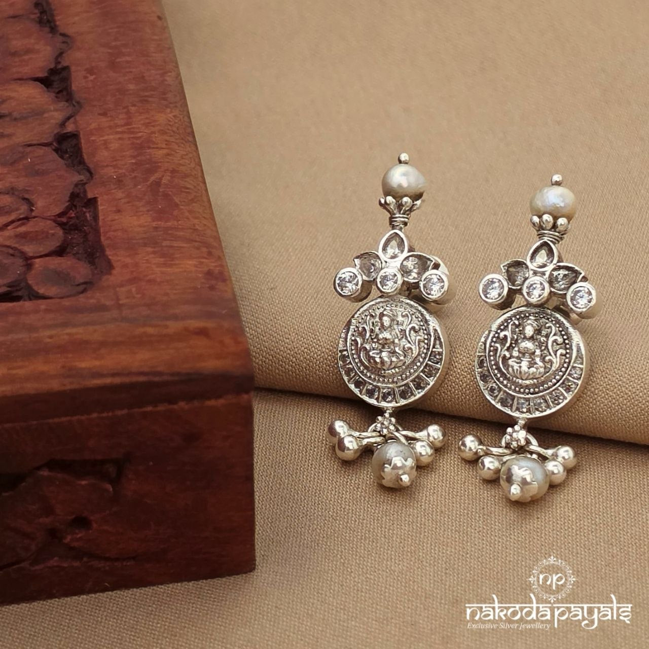 Pearly Lakshmi Kasu Studs (S9760)