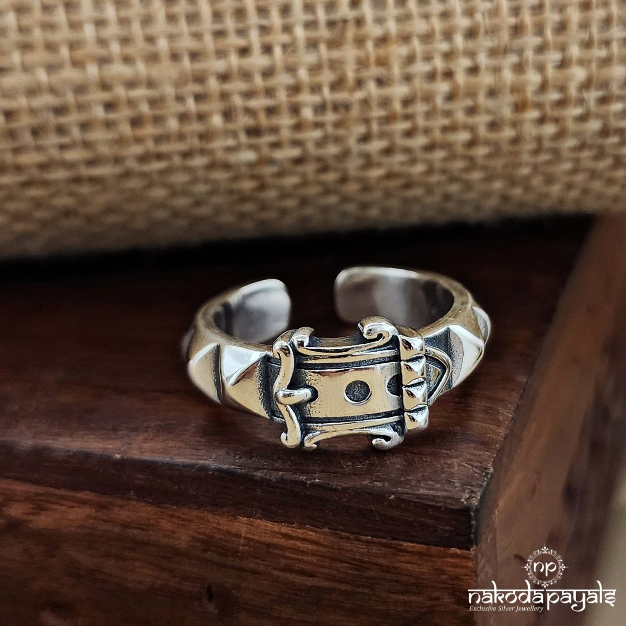 Stunning Squarish Finger Ring (F2777)