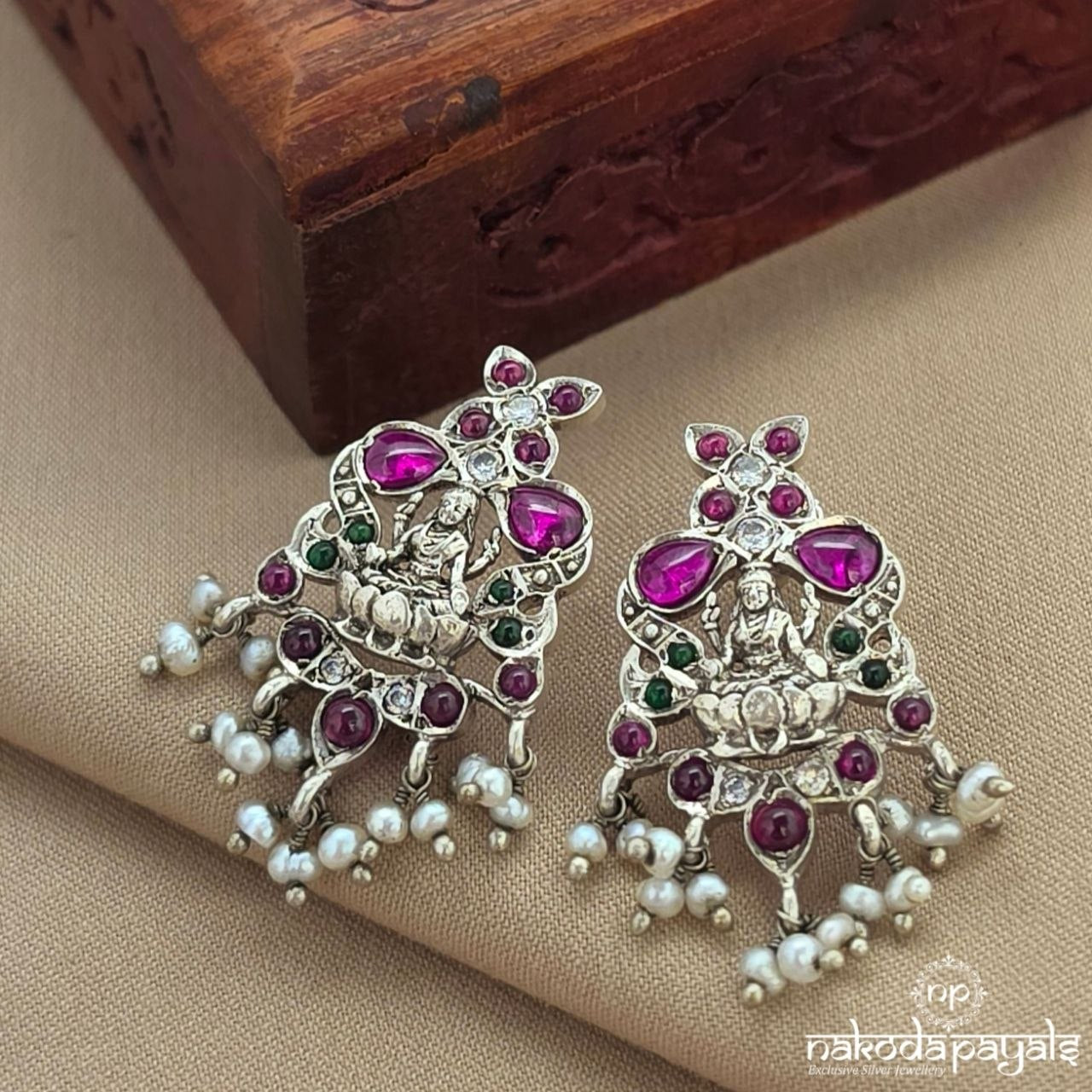 Lakshmi Kemp Studs (S9766)