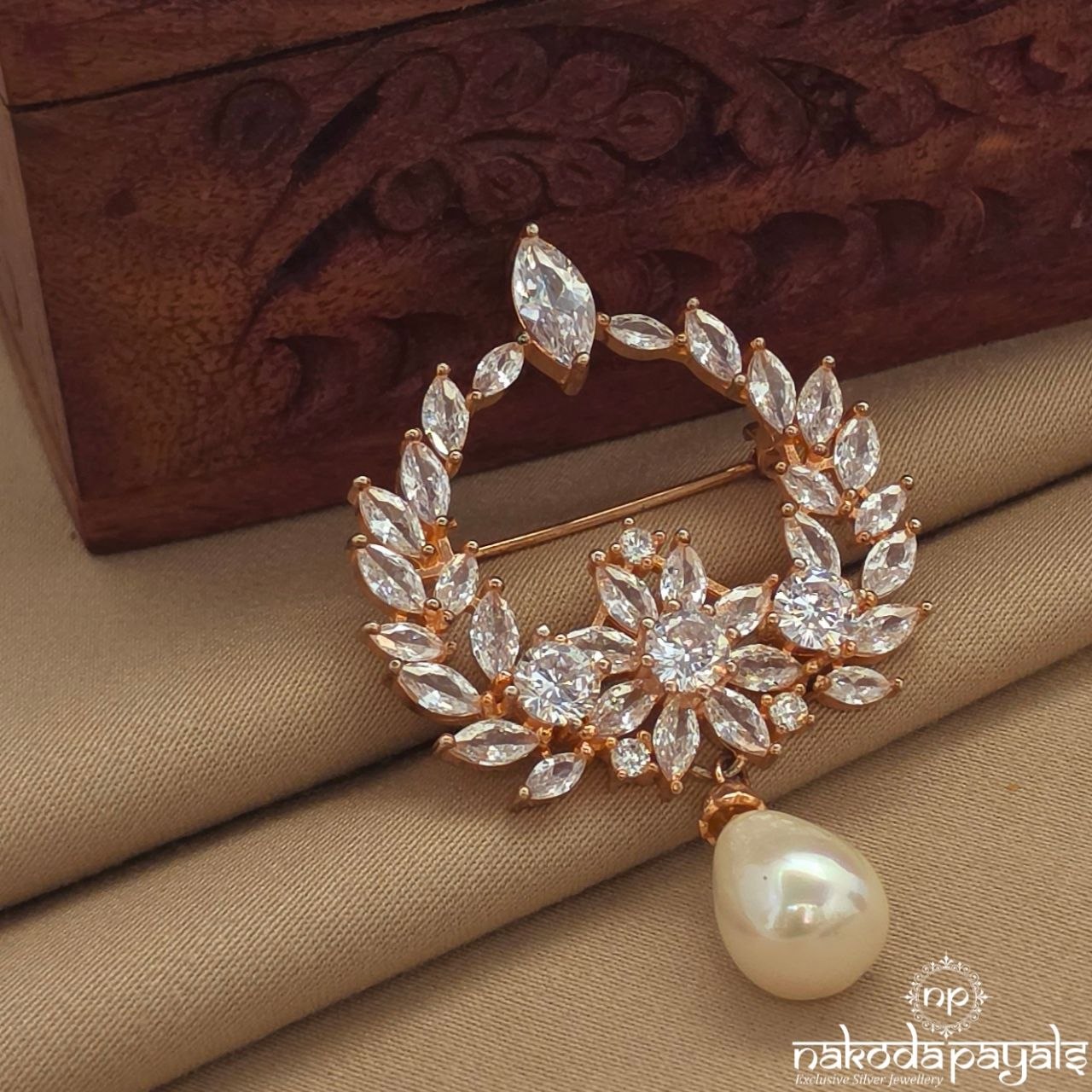 White Rose Gold Brooch (St4019)
