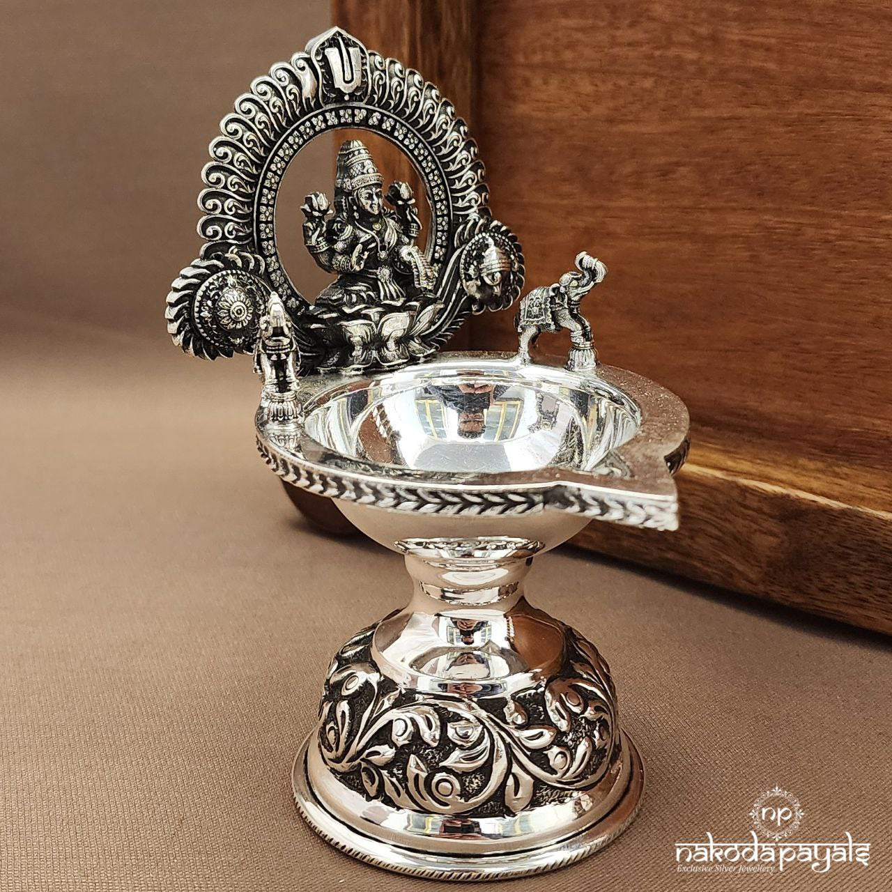 Venkateshwara Namha Kamakshi Deepam (Aa2538)