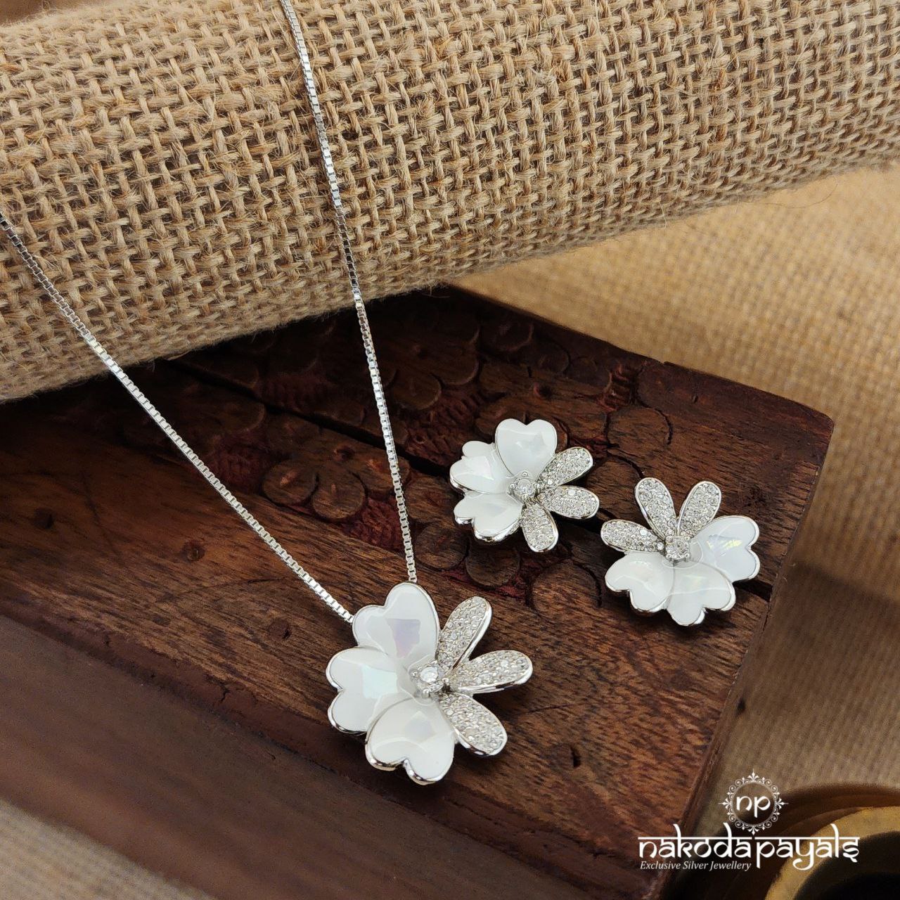 Sea Shell Neckpiece With Earrings (St2987)