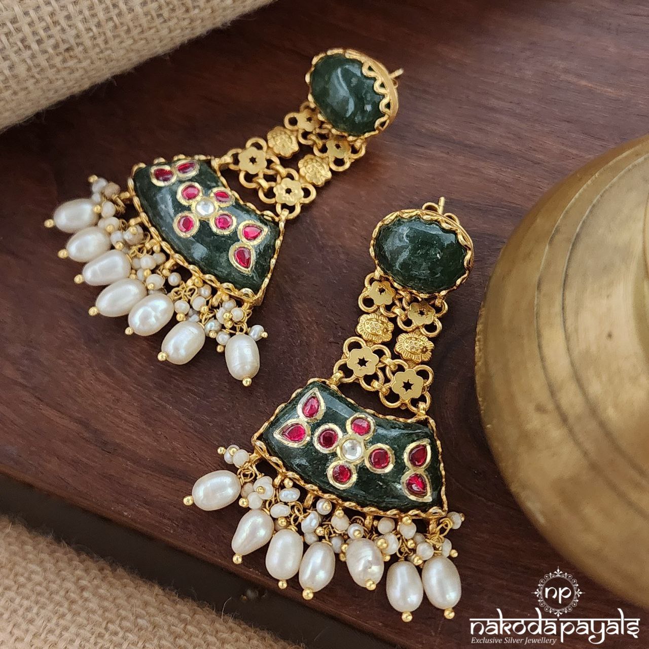 Grand Kundan Pearled Neckpiece With Earrings (Gn8855)