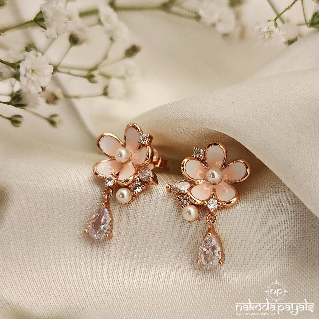 Flower White Drop Earrings (St2839)