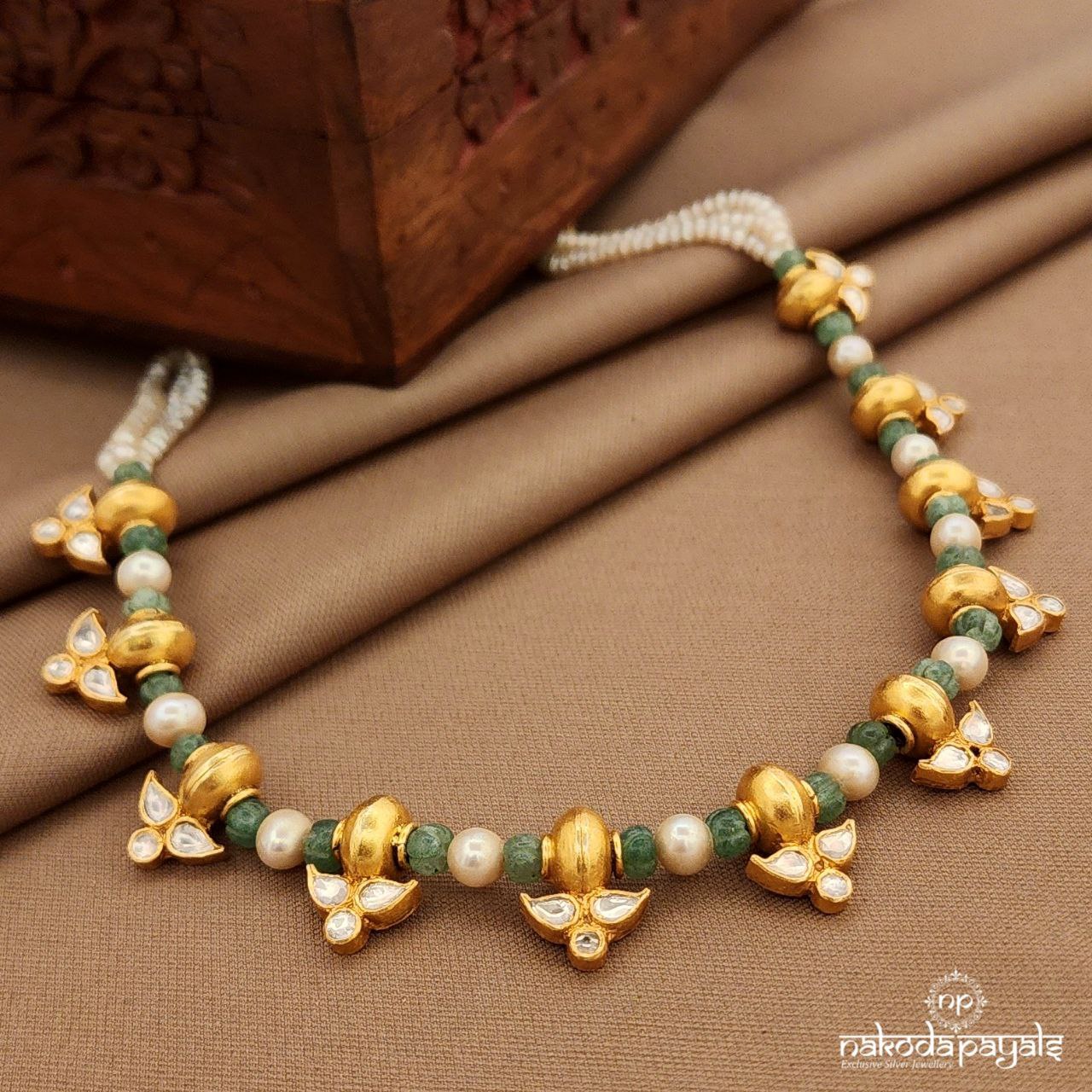 Kundan White Drop Neckpiece (Gn9950)