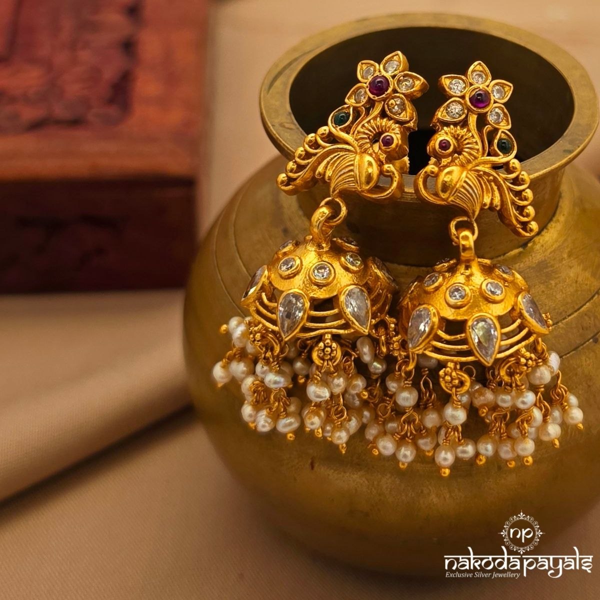 Exemplary Pearly Peacock Jhumka (Ge10606)