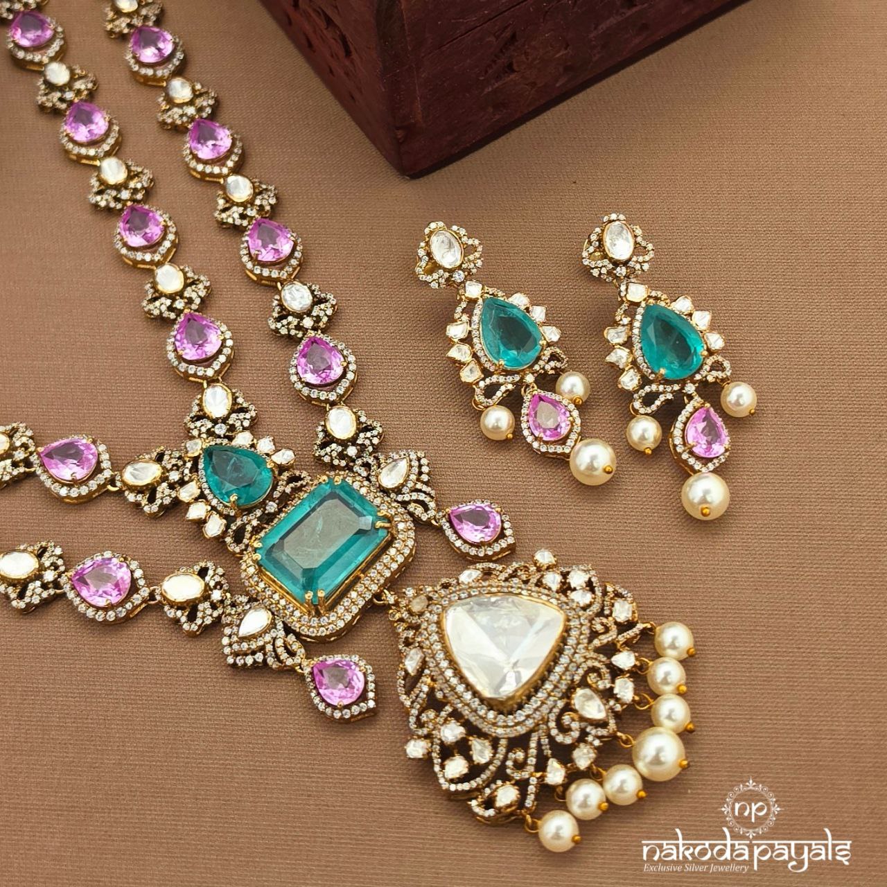 Rectangular Green Neckpiece With Earrings (Gn10050)