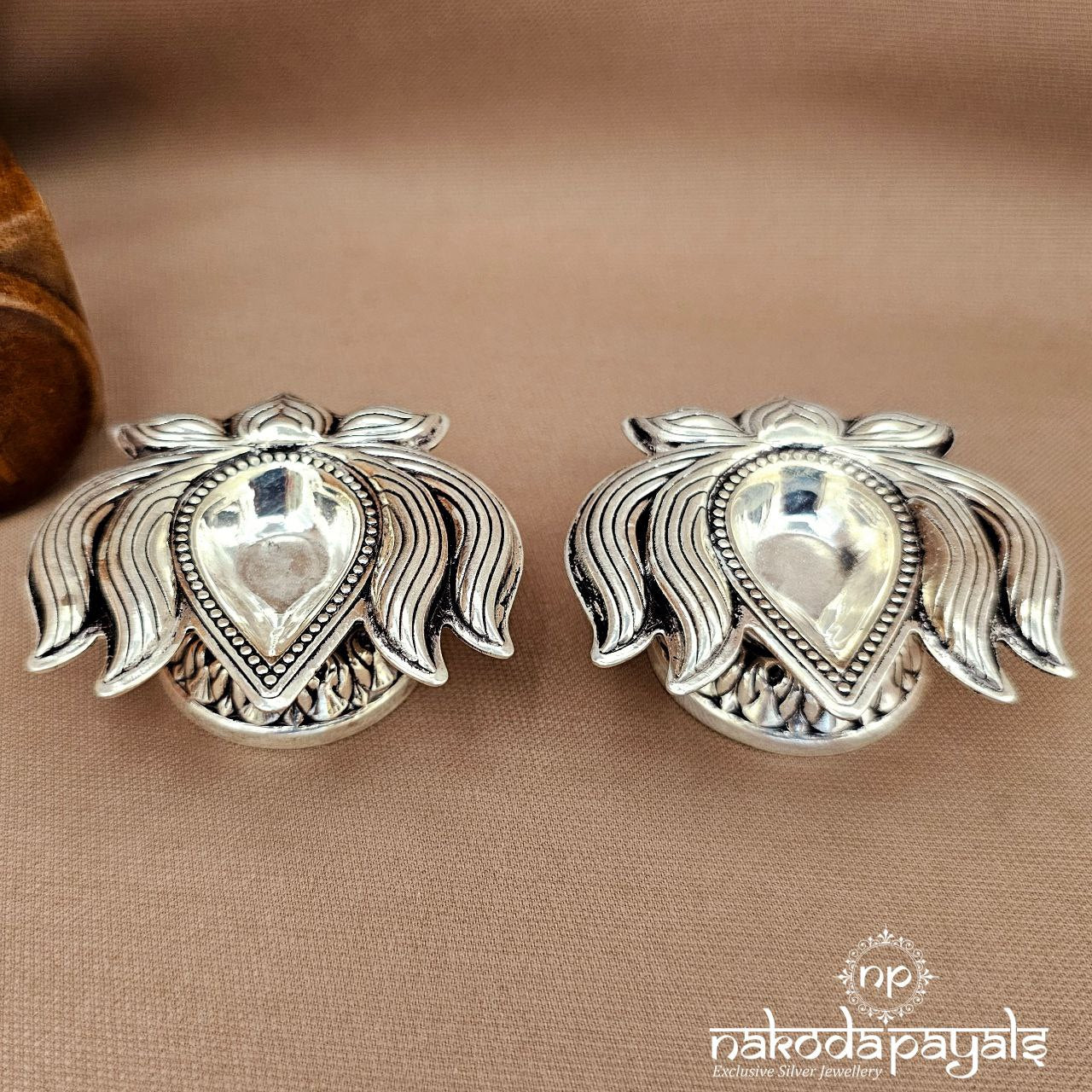 Oxidised Lotus Deepam Pair (Aa2400)