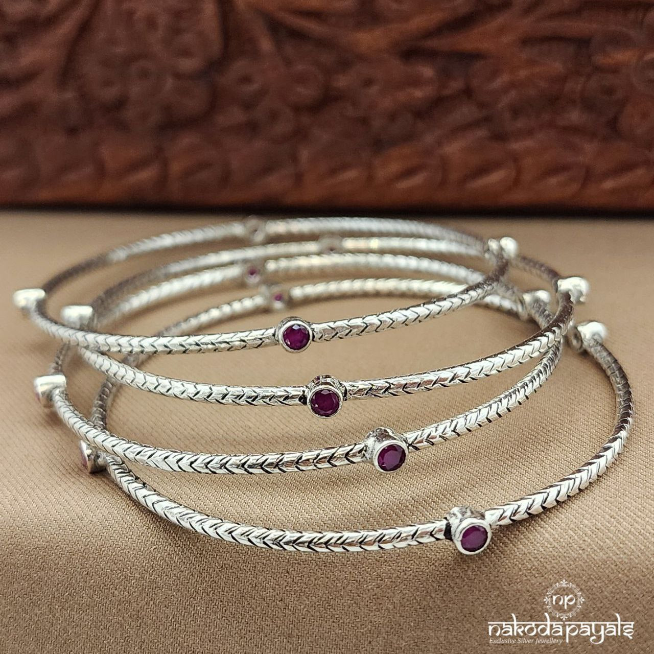 Red Dot Bangle (K6133)