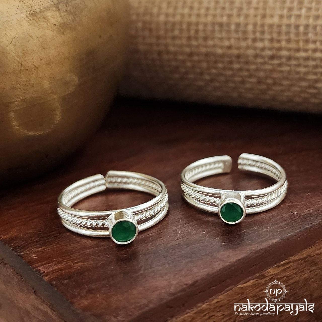 Elegant Green Dot Toerings (T4532)