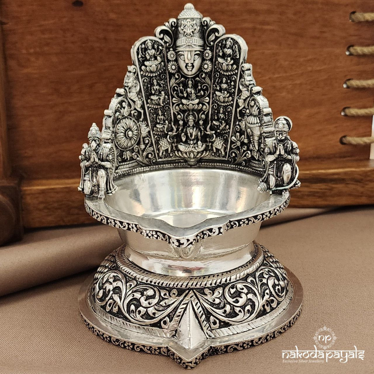 Lakshmi Venkateshwara Kamakshi Deepam (Aa2084)