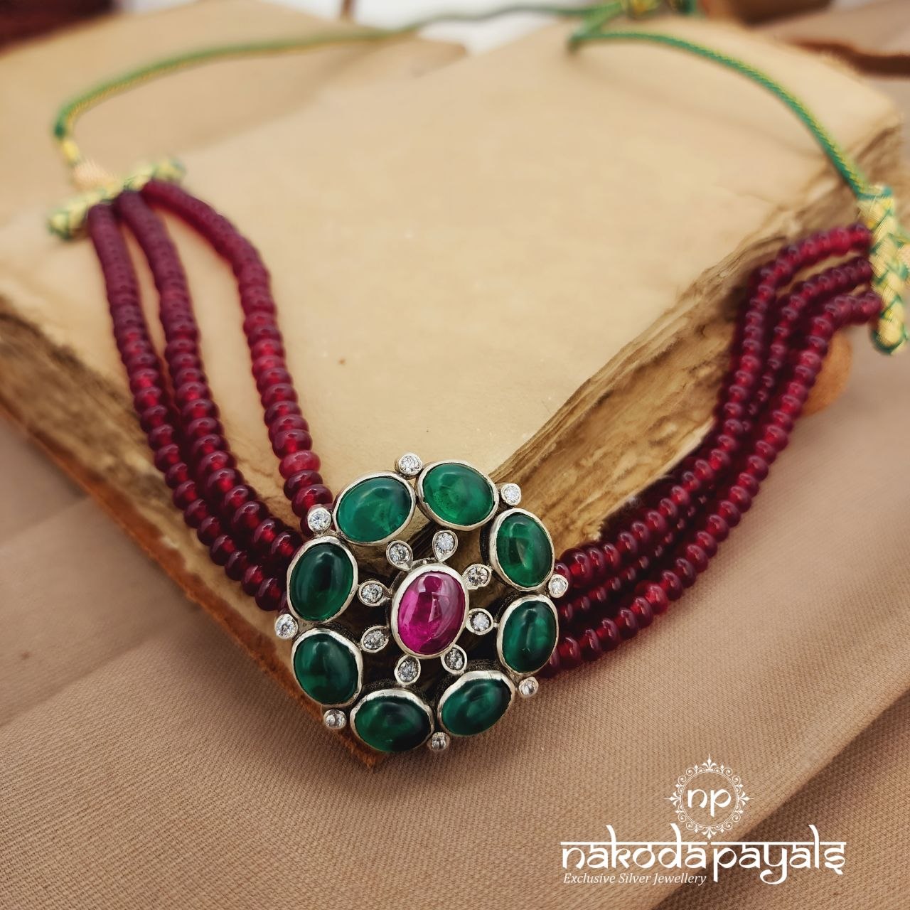 Green Oval Choker (N11646)