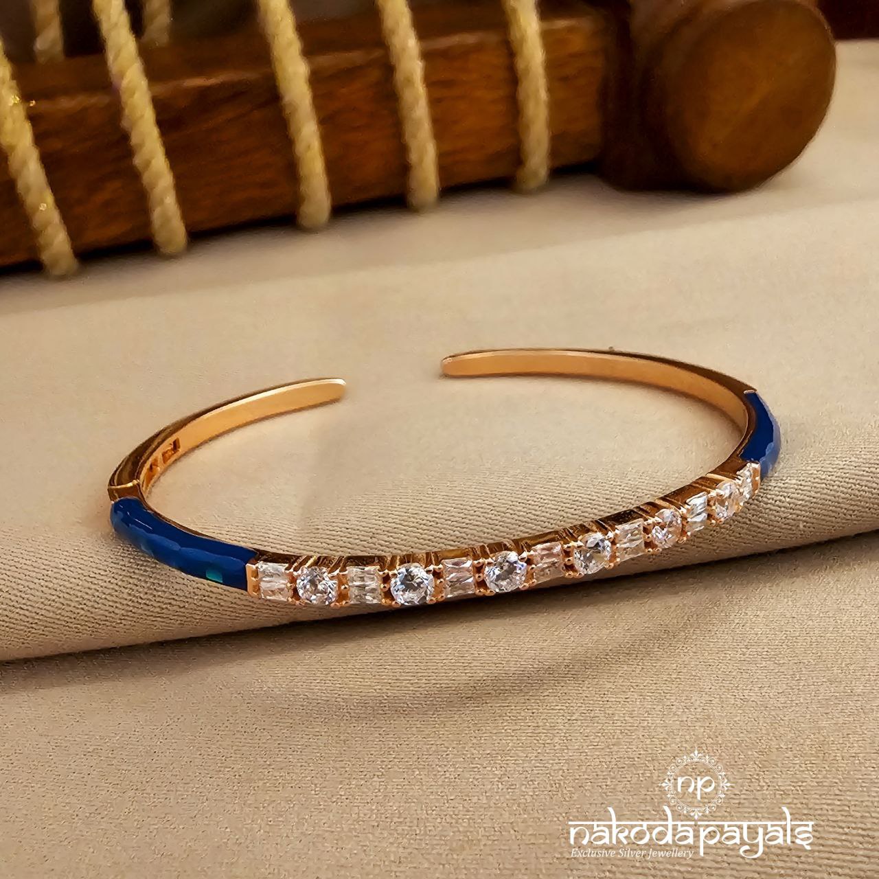 Bluish CZ Kada (St3912)