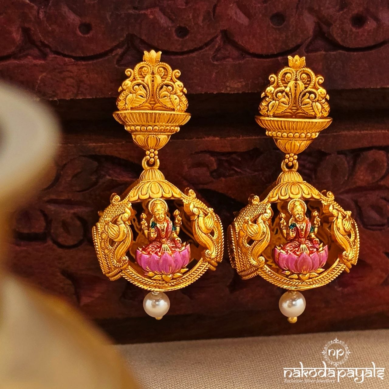 Pearl Gurpuram Lakshmi Jhumka (Ge10838)