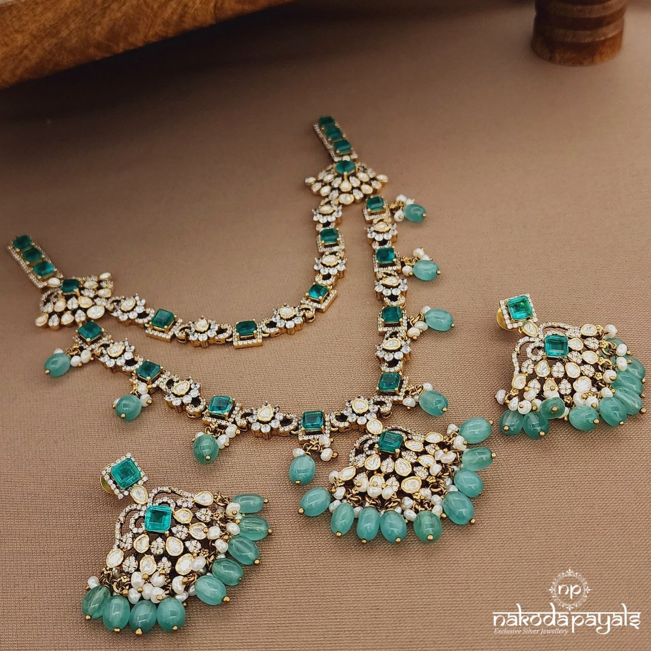 Squarish Green Moissanite Neckpiece With Earrings (Gn9508)