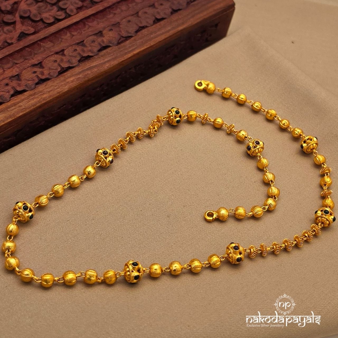 Traditional Ball Neckpiece (Gn10394)