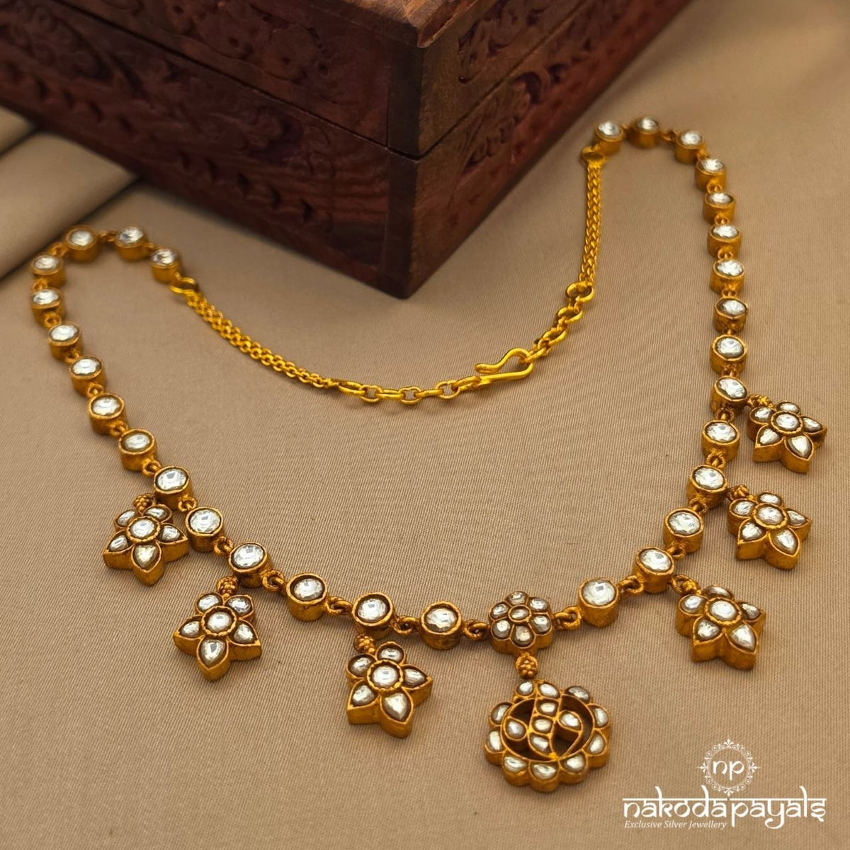 Kundan Floral Neckpiece (Gn10934)