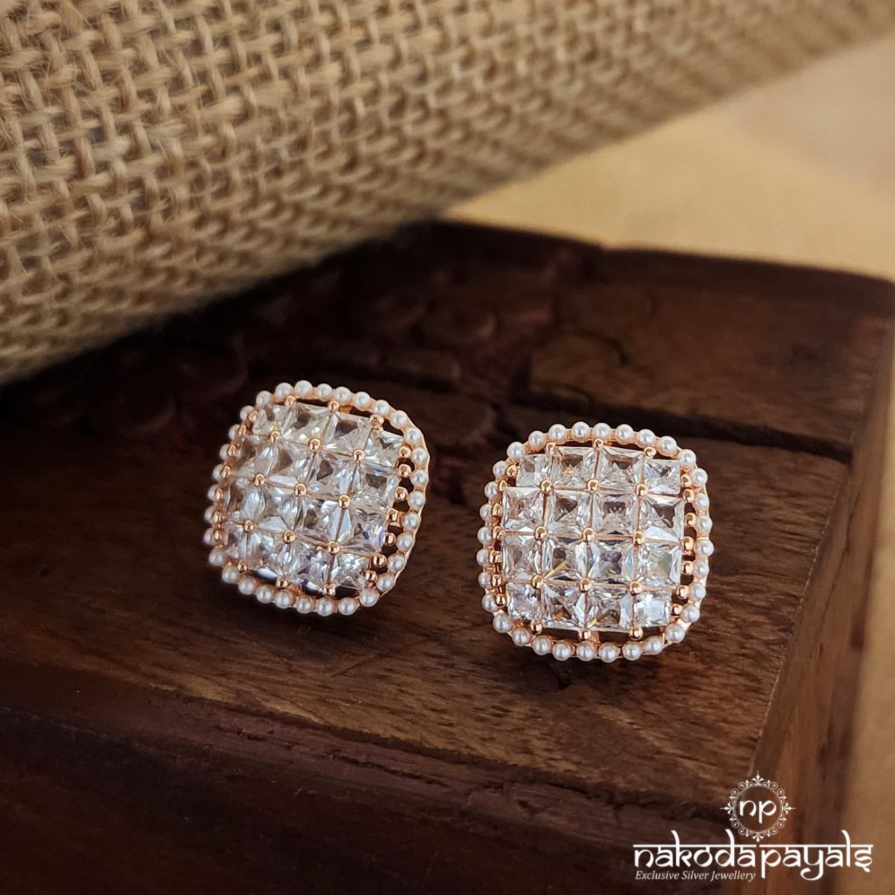 Sparkling White Earrings (St3267)