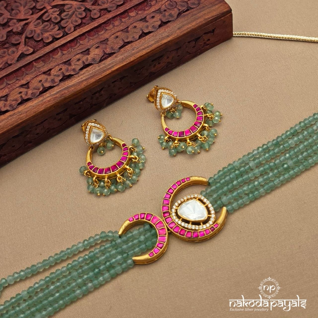 Green Bead Moissoniate Neckpiece With Earrings (Gn10397)
