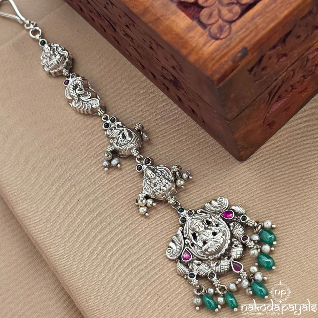 Exclusive Lakshmi Pearl Maang Tikka (M0499)