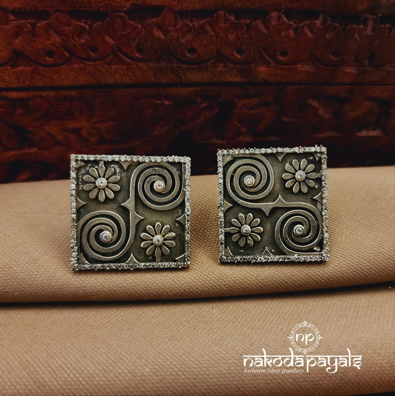 Swirl Squarish Studs (S9644)