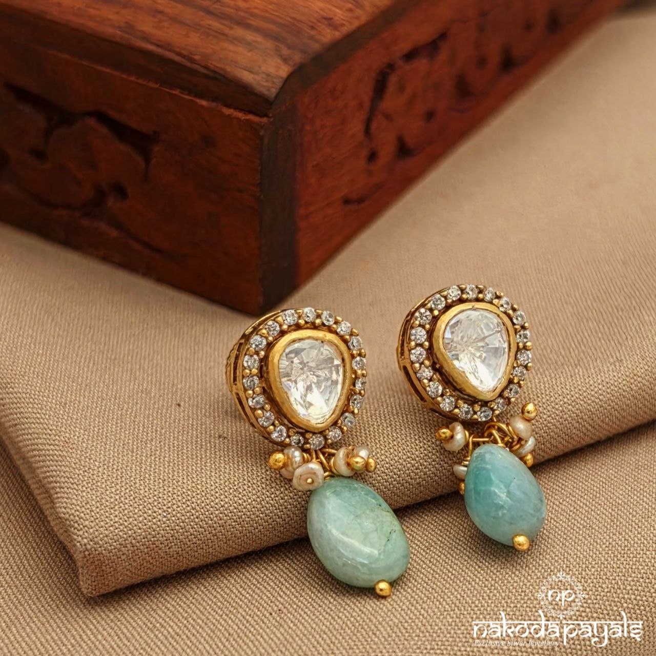 Exclusive pearly Studs (Ge11007)