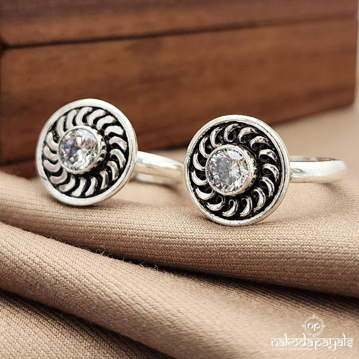 Unique White Toerings (T4682)