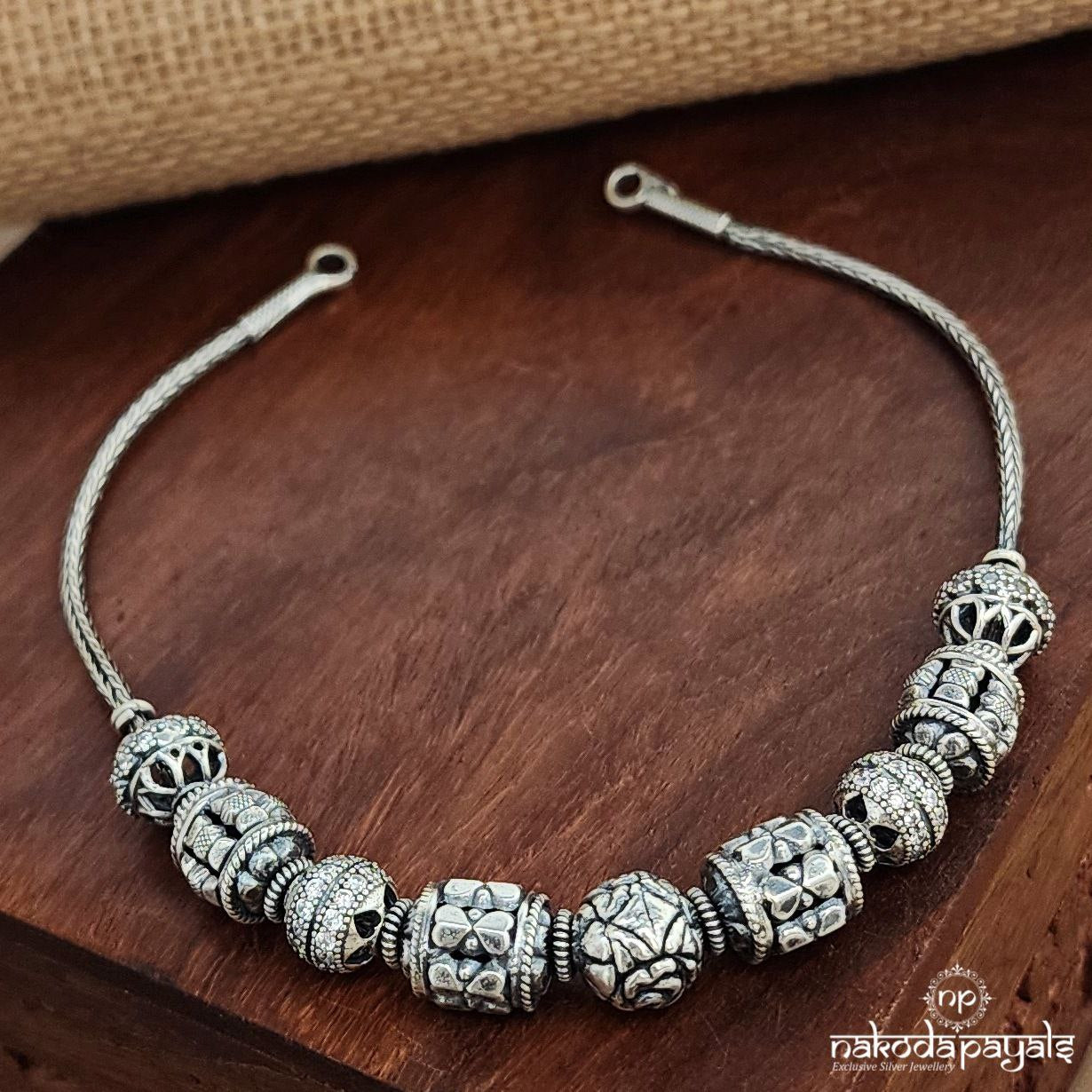 Traditional Ball Neckpiece (N11236)