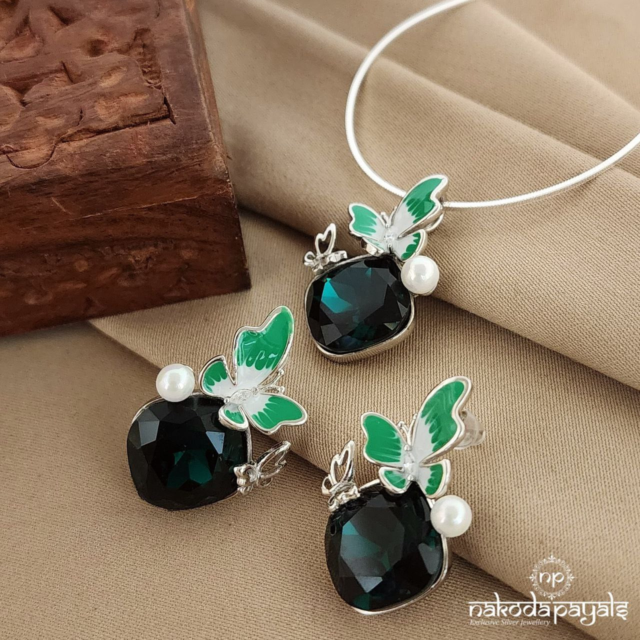 Emerald Butterfly Pendant With Earrings (St2708)