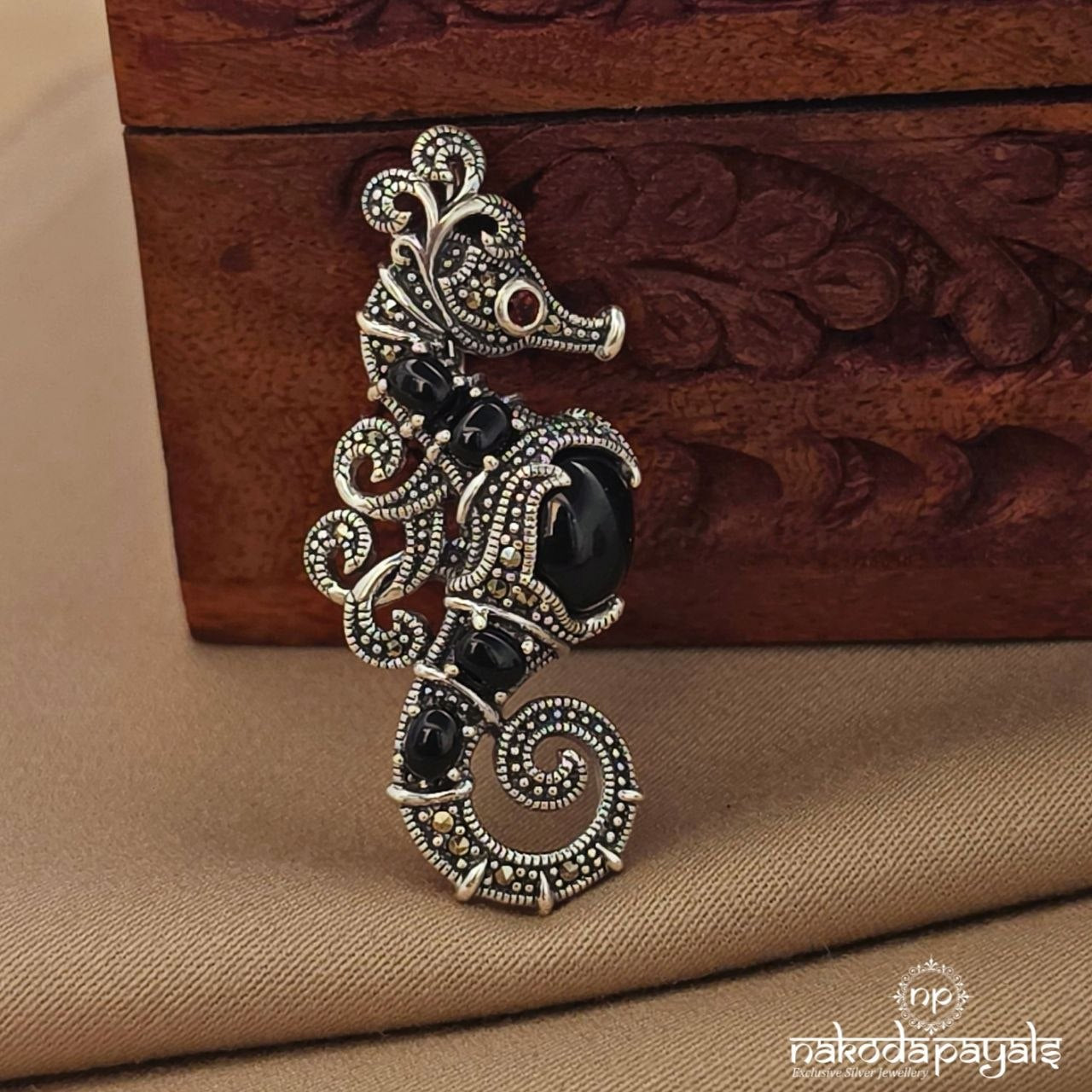 Black Sea Horse Marcasite Brooch (St4039)