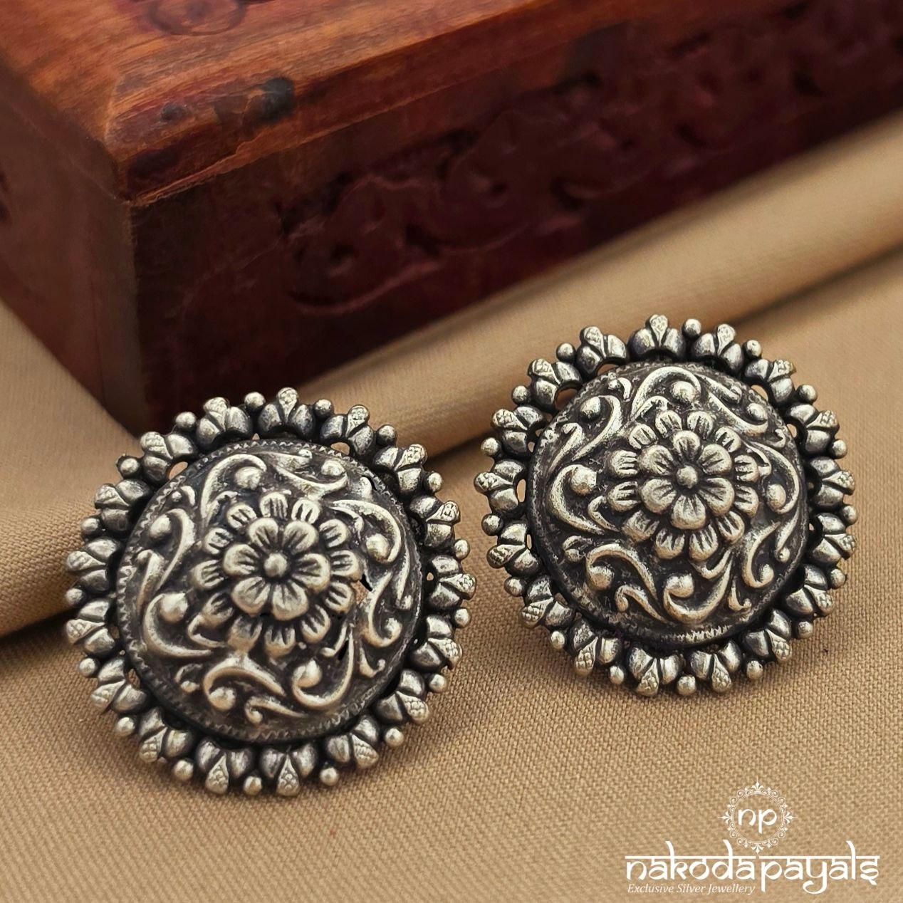 Exemplary Floral Studs (S9736)