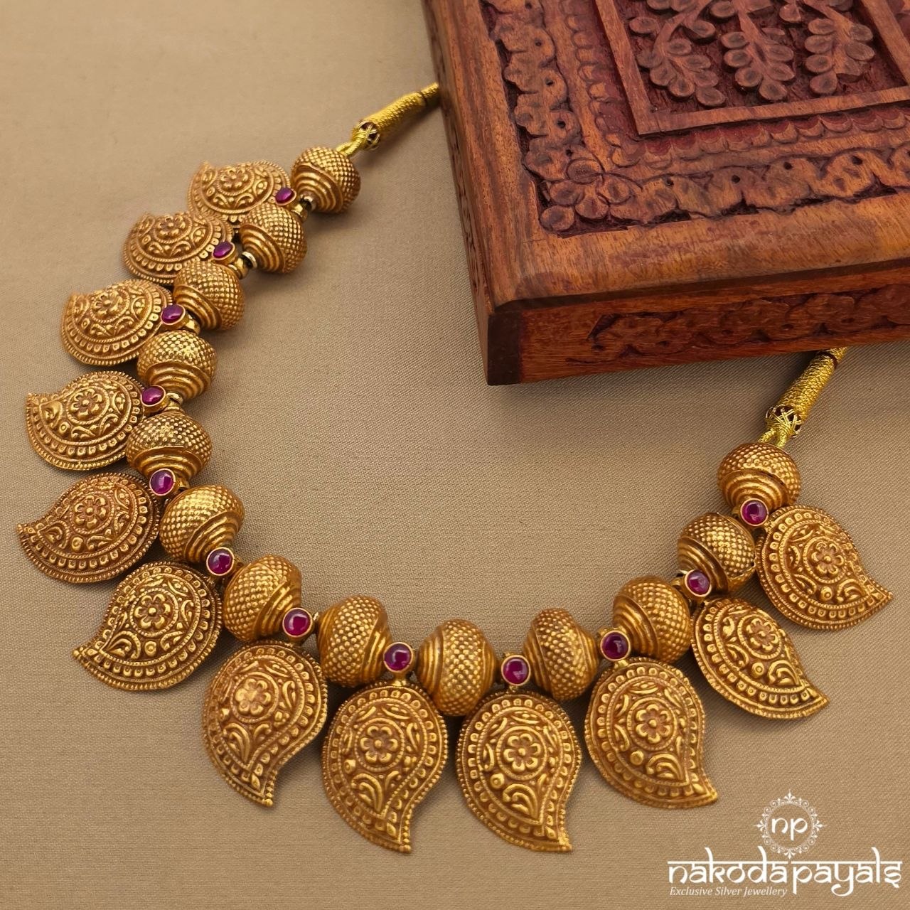 Exclusive Mango Ball Neckpiece (Gn10617)