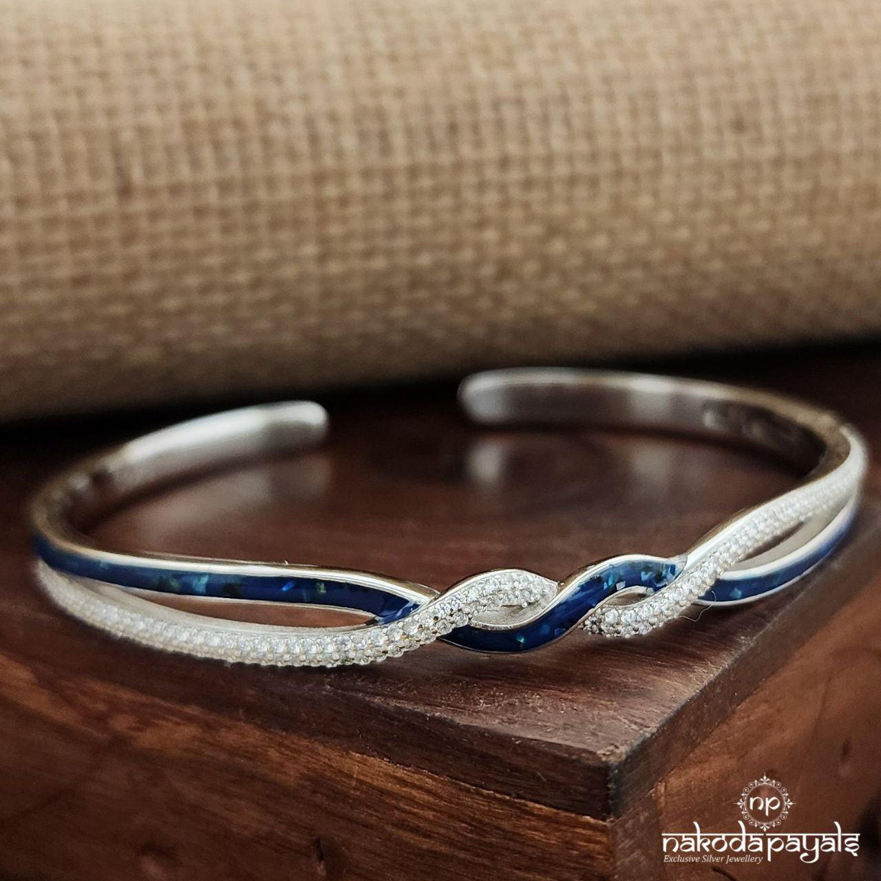 Twisted CZ Kada (K5234)