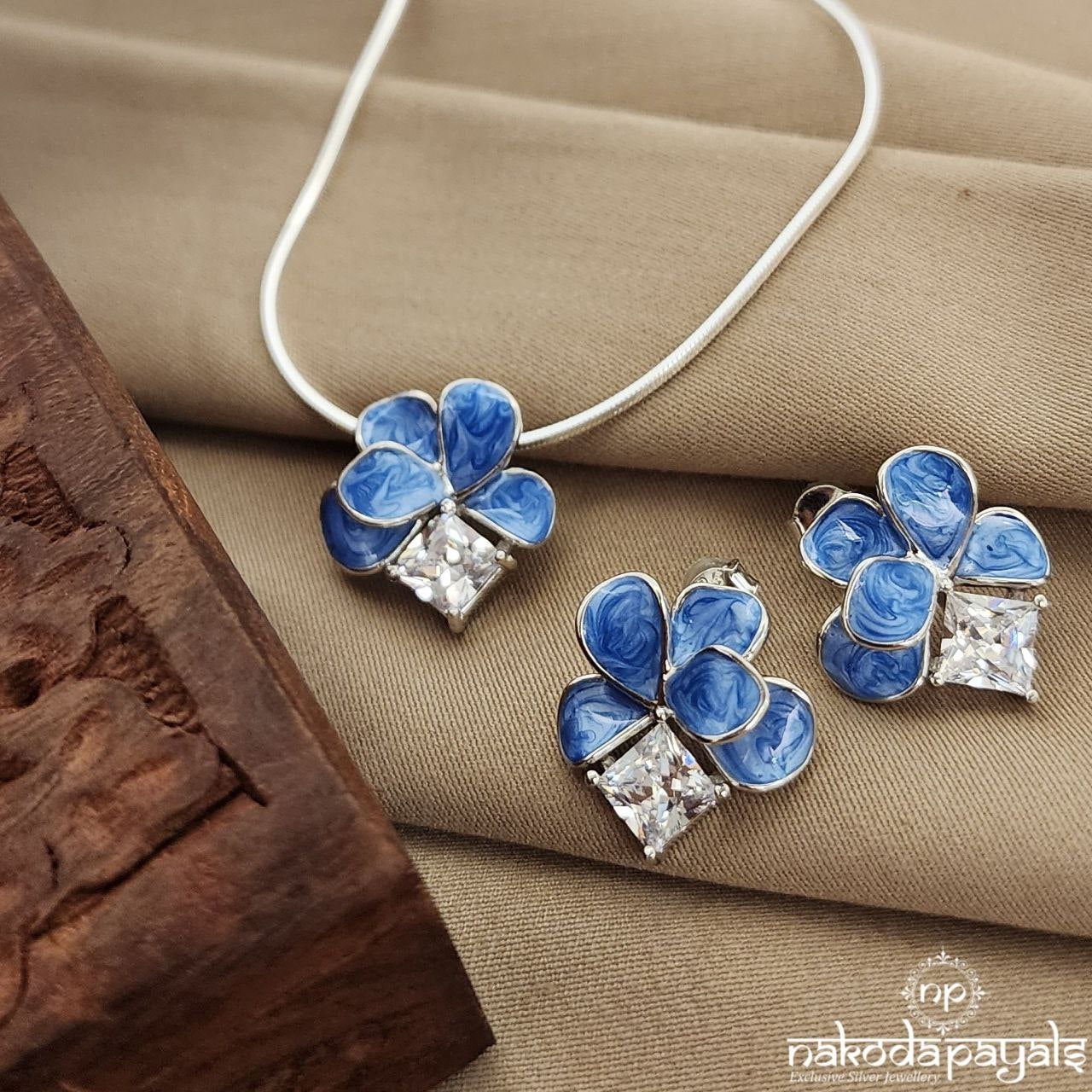 Blue Diamond Cut Pendant With Earrings (St2706)