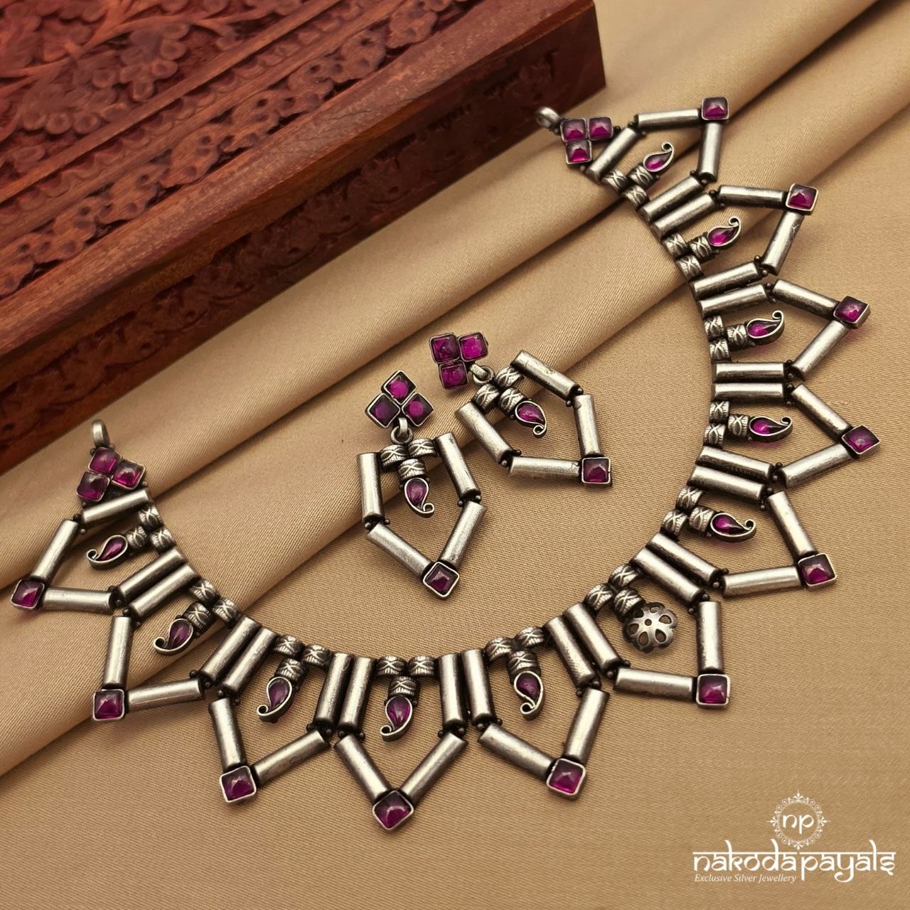 Triangular Drop Neckpiece With Earrings (N11730)