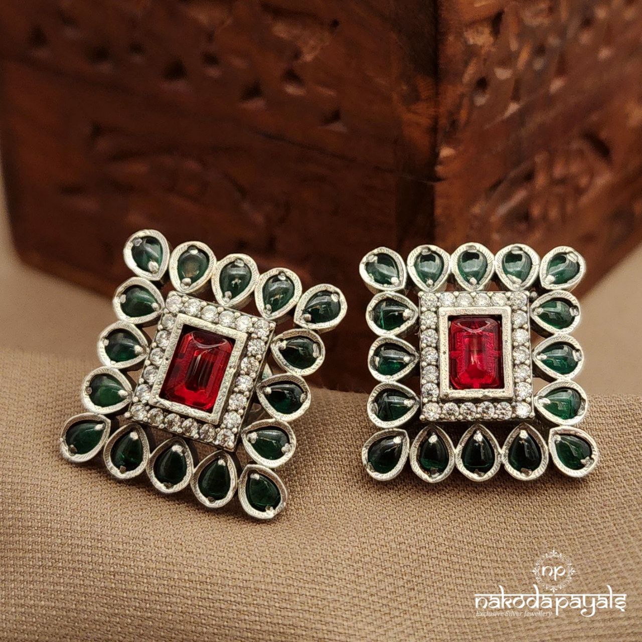 Green Drop Red Studs (S3800)
